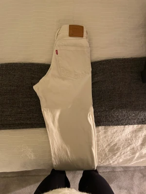 Levis jeans 501 - Levis jeans, inga fläckar och mkt litet använda. 
