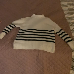 En fin tröja ålder 9-10 !!  - 9-10 år fint material,skön 