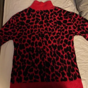 Nakd tröja - Supermysig och älskar färgen men använder sällan, köpt secondhand men från Nakd🖤oversize fit