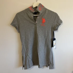 Tröja från Ralph fluoren  - Aldrig använd, prislapp kvar. Köpt för 38$ vilket motsvarar ca 400 svenskar 