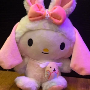 My melody plush - Helt ny My melody plush som endats stått på hylla! Officiell sanrio. Ingår även i en bundle med andra sanrio saker <3