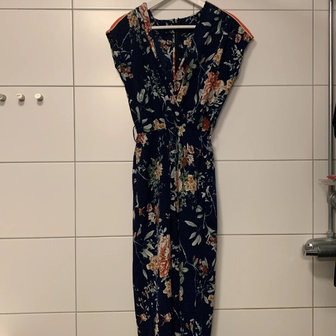 Blommig byxdress 