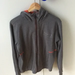Hugo boss hoodie  - Bra skick 
