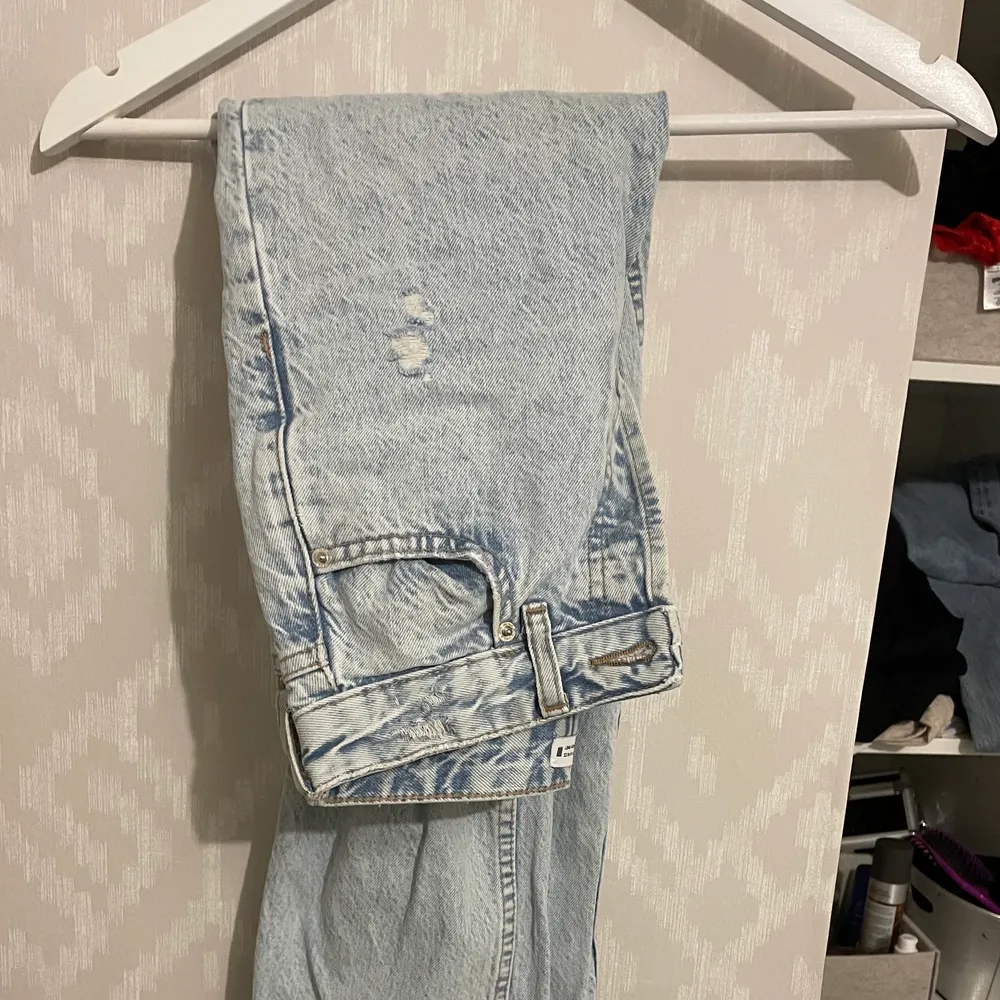 Mina snygga Zara jeans som tyvärr blivit lite tajta för mig nu, super fina och är i ett bra skick!. Jeans & Byxor.