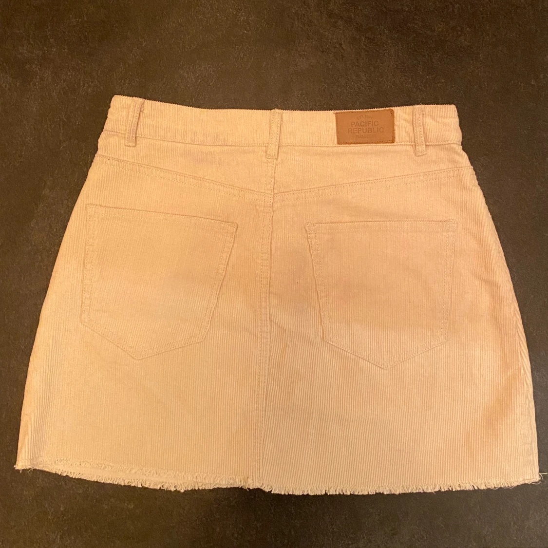 Manchester kjol beige stl M - 90