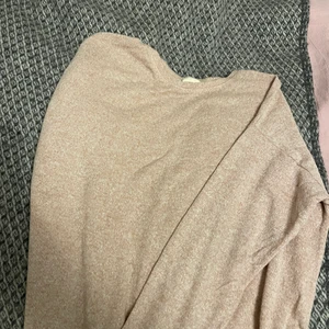 Stickad tröja - Stickad tröja i bra skick! Storleken passar xs 