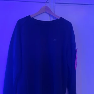 Alpha industries tröja - Säljer min alpha industries tröja, har använt den Max 10 gånger passar även storlek M