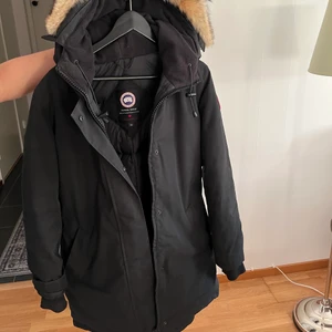 Canada goose Victora modell  - Hej! Jag säljer min Canada goose i modellen Victora , har bara använt den en vinter säsong. Priset kan diskuteras! 