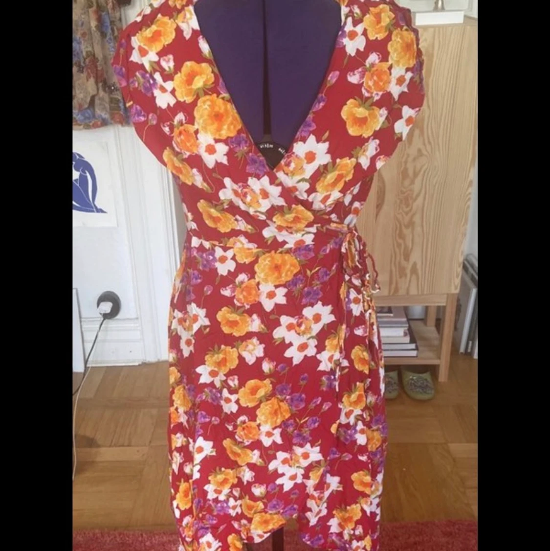 other stories blommig omlottklänning