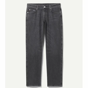 Low straight weekday jeans - Så snygga lågmidjade jeans från weekday. Jättefint skick, buda i kommentarerna