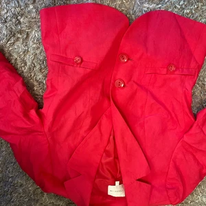 Rosa kavaj STICKHOLM LM - Fin oanvänd rosa business kavaj, säljes pga av att den är för liten på mig, snygg passform i övrigt och i så gott som nytt skick! Ord pris ca 1500kr, från STOCKHOLM LM