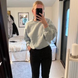 Sweatshirt från Ginatricot  - Storlek xs  100 Oanvänd  Köparen står för frakten, kan mötas upp i och runt Falun🫶🏻