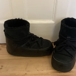 Inuikii skor - Väl använda inuikki skor men fortfarande i väldigt bra skick, original pris 3000kr. skriv om du är intresserad.
