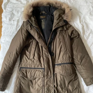 Wiggy’s jacka - Säljer min fina Wiggy’s vinterjacka för 3000 kr då den blivit för liten för mig. 