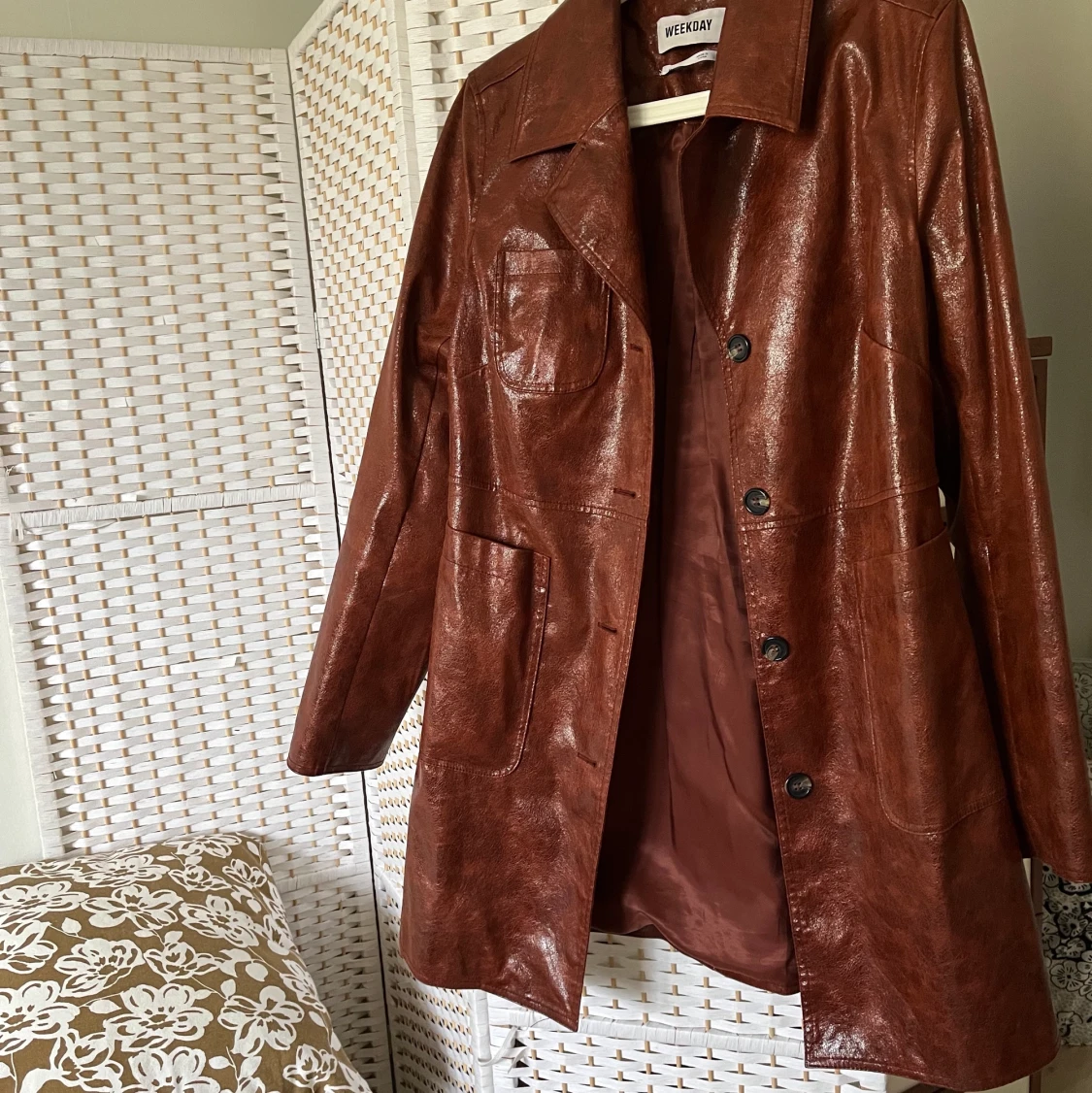 Brun läder kappa från Weekday - 90