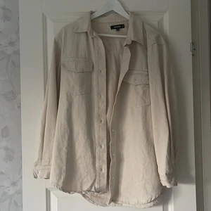 Skjorta missguided  - Skjorta från missguided. Strl 36 Sparsamt använd, mycket fint skick 