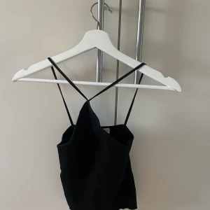 Populär topp från zara  - Populär topp från Zara, som är använd fåtal ggr. 