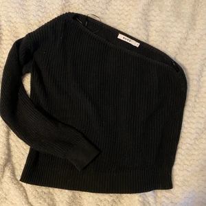 En-armad stickad tröja - Har alltid fått komplimanger i denna, älskar älskar. För lite för mig dock… :(