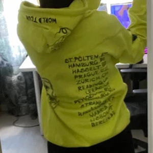 Billie Eilish - Köpt på billies officiella hemsida för ett år sen, använder inte längre💕 Man får med två bilder på köpet också❤️