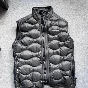 Peak performance väst  - I nyckick använd 2 gånger 