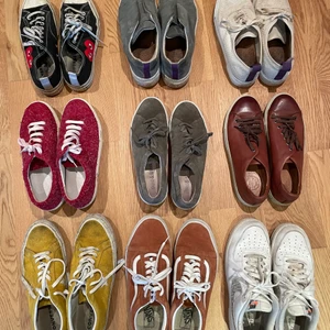 Skor i stl 41-42.5 - Pga flytt behöver jag bli av med en del grejer däribland mina skor. De flesta paren är i fint skick med undantag för de svarta CDG-conversen. Vi kan diskutera pris vid köp av flera par. Om ni är intresserade så skriv för fler bilder och info :) 