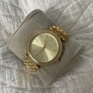 Michael Kors klocka - Knappt använd, batteriet slut.  Frakt betalas av köpare