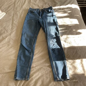 Jeans - Blåa jeans från ginatricot. Köpte dom för ganska längesedan men dom är fortfarande bra kvalitet. Kontakta för mer bilder 