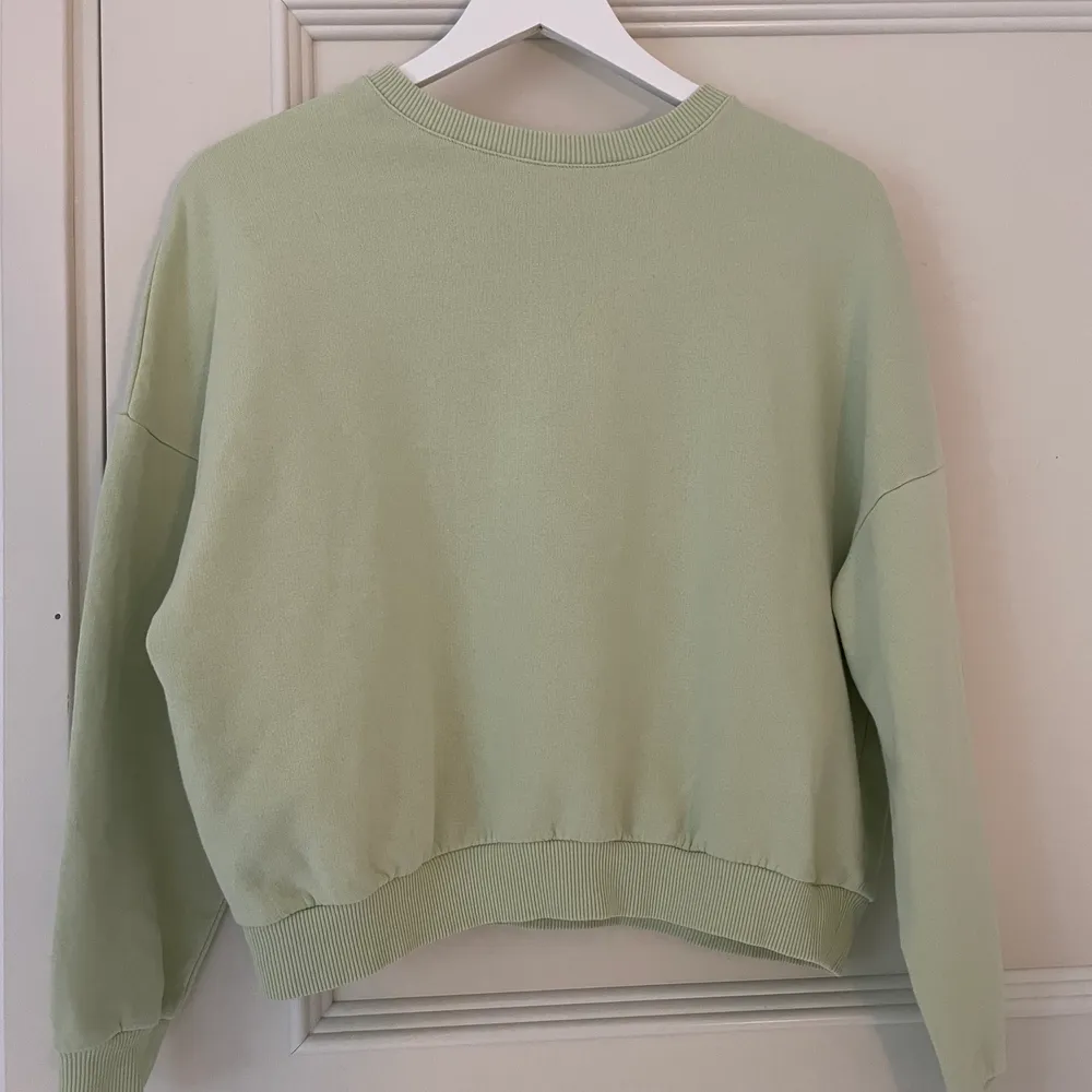 Grön sweatshirt från Even&Odd, ser ut som ny. Oversized! . Tröjor & Koftor.