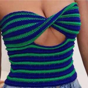 Fin topp - Köpt på plick men tror den är den shein ursprungligen🤍 skulle säga att den är en M då den är lite stor på mig