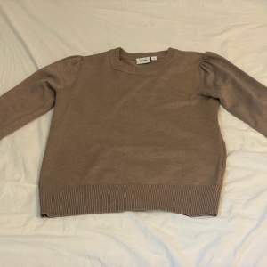 Saint Tropez tröja, stickad!❤️ Aldrig använt, bara provat den när den kom hem! Den är beige/brun