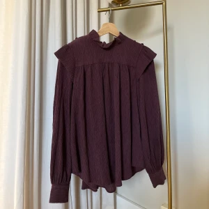 Blus - Blus från Carin Wester. Storlek 34. Inga anmärkningar, använd fåtal gånger. 99kr + frakt🌸