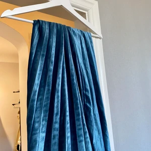 Blå sammet kjol  - Den är i fint skick