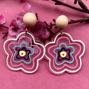 Genomskinliga blommiga örhängen  - Fri frakt! 🌸