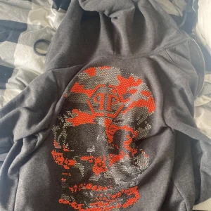 Philipp plein zip up - 9/10 skick , finns qr kod. Pris kan diskuteras 