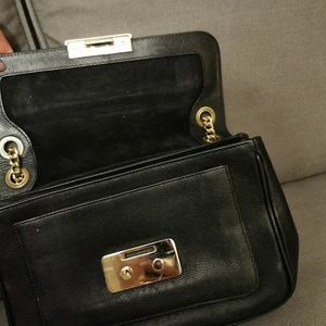 Väska - Svart väska, ny skik, köpt i Istanbul 2015 för 250 dollar. 