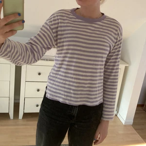 Super fin tröja - Säljer denna super fin lång armade tröja från monkl i storlek XXS. Super fin och luftig tröja. Perfekt för sommaren❤️