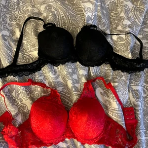 Bh  - Helt nya, säljer då jag fått dom och de är fel storlek för mig. 💓 Den röda är såld!