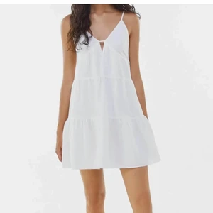 XS-S - SÖKER!!!!! den här klänningen från bershka i xs eller s, kontakta gärna mig❤️