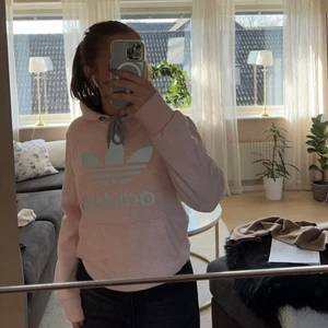 Adidas hoodie💕 - Söt adidas hoodie som inte kommer till användning💕