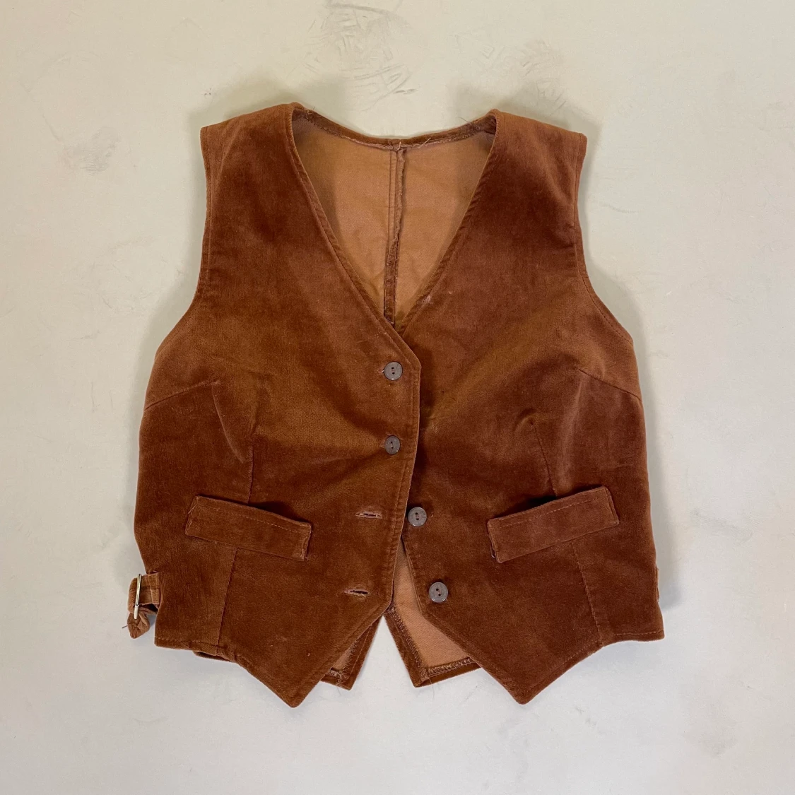 Brun sammetsväst - 90