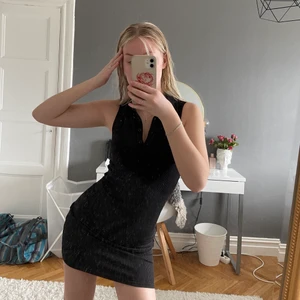 Ribbad klänning - Aldrig använd