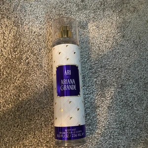 Ariana Grande Body Mist - Ariana Grande Ari body mist. använt ca 1/3 av den.