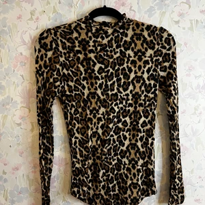Snygg leopard tröja - Jättesjuka och skönt tyg! Storlek S 🤎🤍🤎🤍