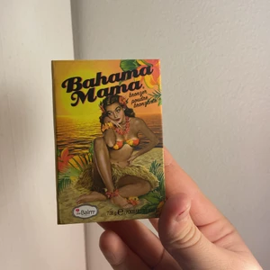 Bronzer Bahamma mama - Säljer min JÄTTE JÄTTE bra bronzer ifrån bahamma mama som är andvänd ungefär 2 gånger💓 frakten ingår i priset 💓 bronser ger ett så bra glow!
