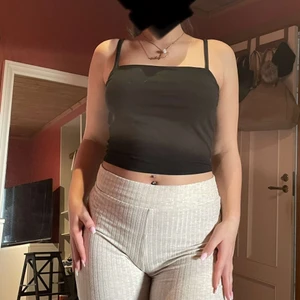 Linne från Gina Tricot - Fin och väldigt skön men kommer inte mer till användning därför säljs. Passar mellan M/S.