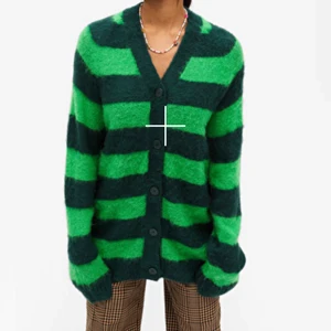 Finaste cardigan från monki!  - Cool cardigan från monki, tyvärr kom aldrig till användning.. strl M, men skulle säga att den passar både S och L. Sitter snyggt oversize 