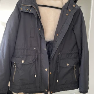 Jacka - Svart fin jacka, perfekt till lite kallare vårdagar!