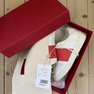 Valentiono skor  - Väldigt bra skick 