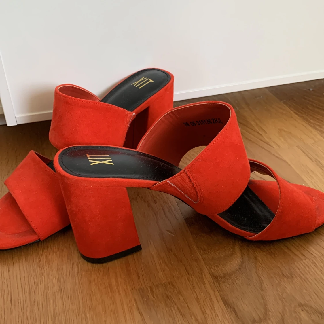 Röda klackar strl 39 - 90