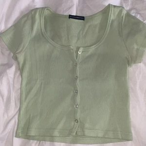 Brandy Melville Zelly top  - Pastelgrön topp från Brandy Melville i modellen ”Zelly top”. 